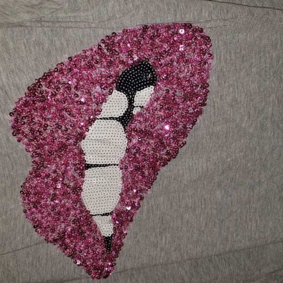 H&M Sequin Biting Lip Grey T Shirt - Picture 2 of 4